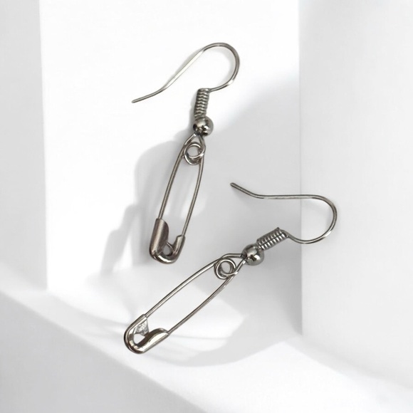 5 For $25💫Small Silver Punk Safety Pin Dangles Earrings - Picture 4 of 5